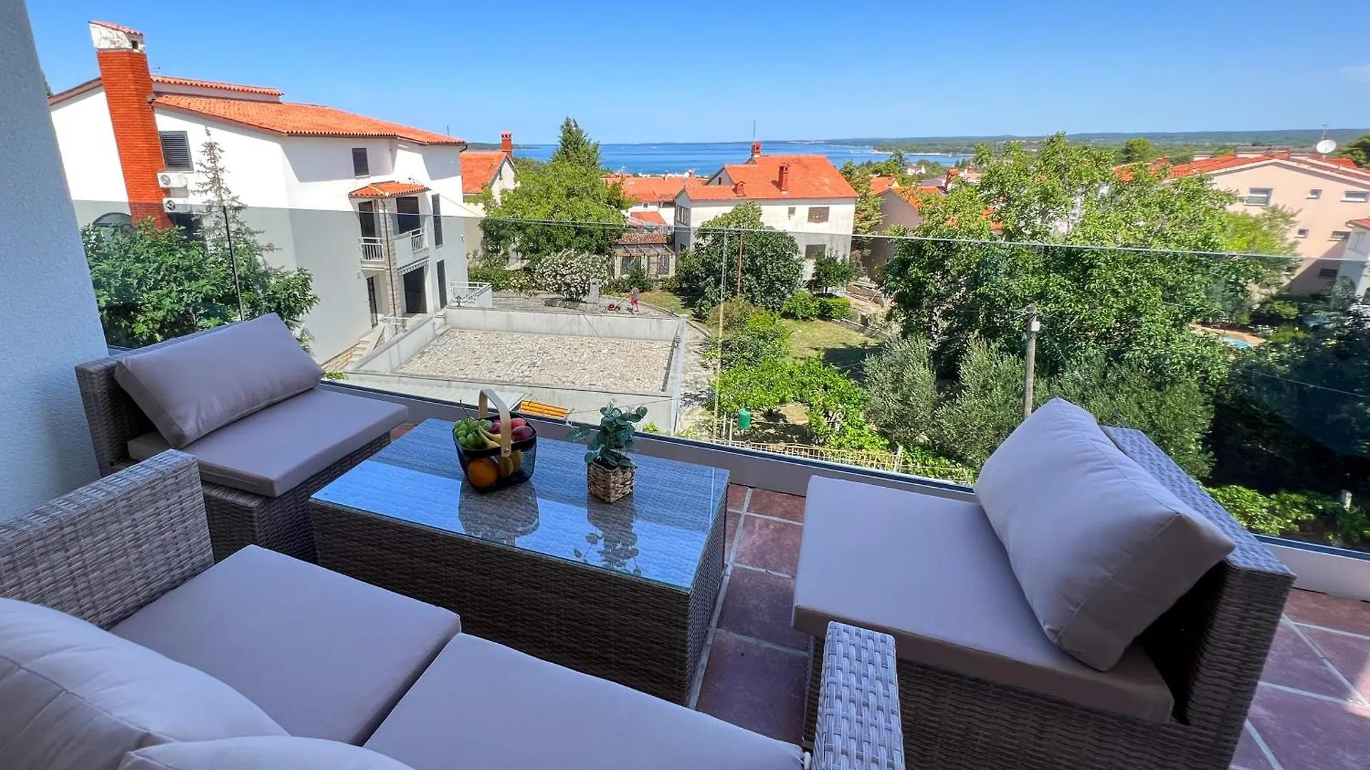 Apartments Korana Pula 0*,