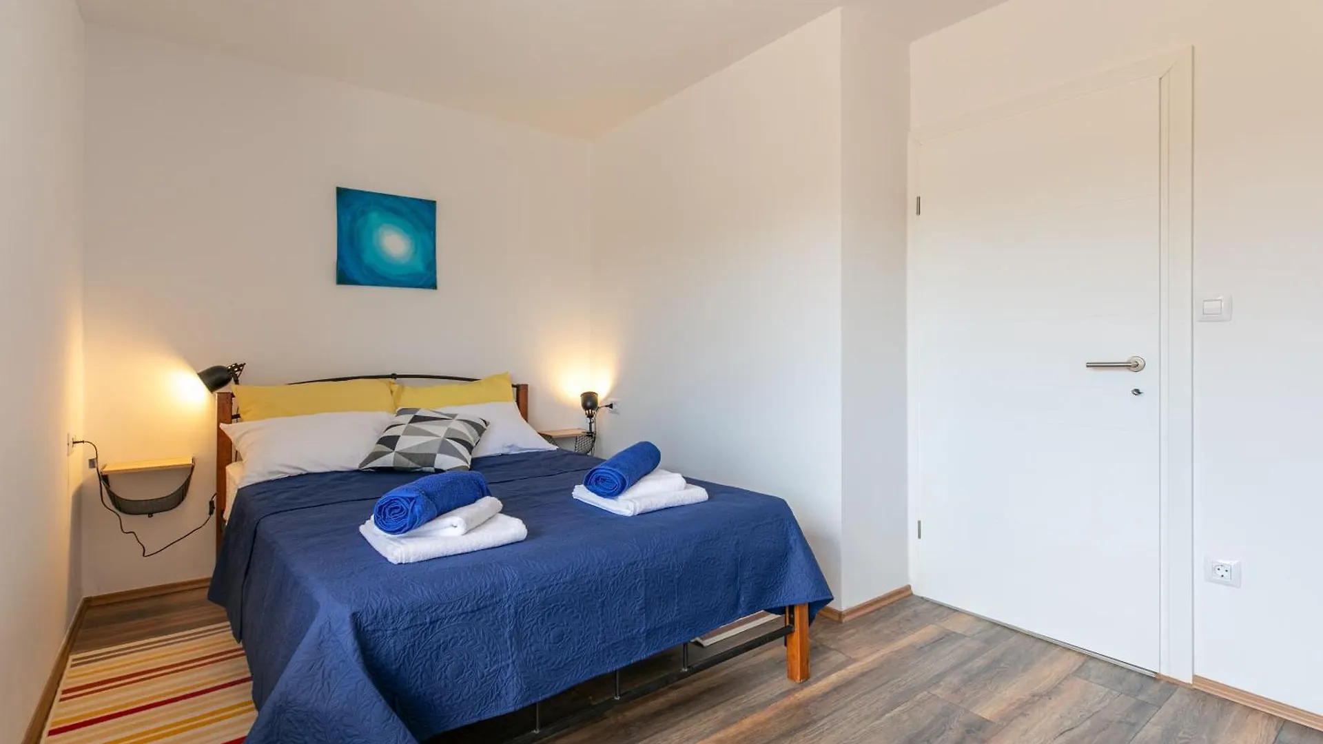 Apartments Korana Pula 0*,